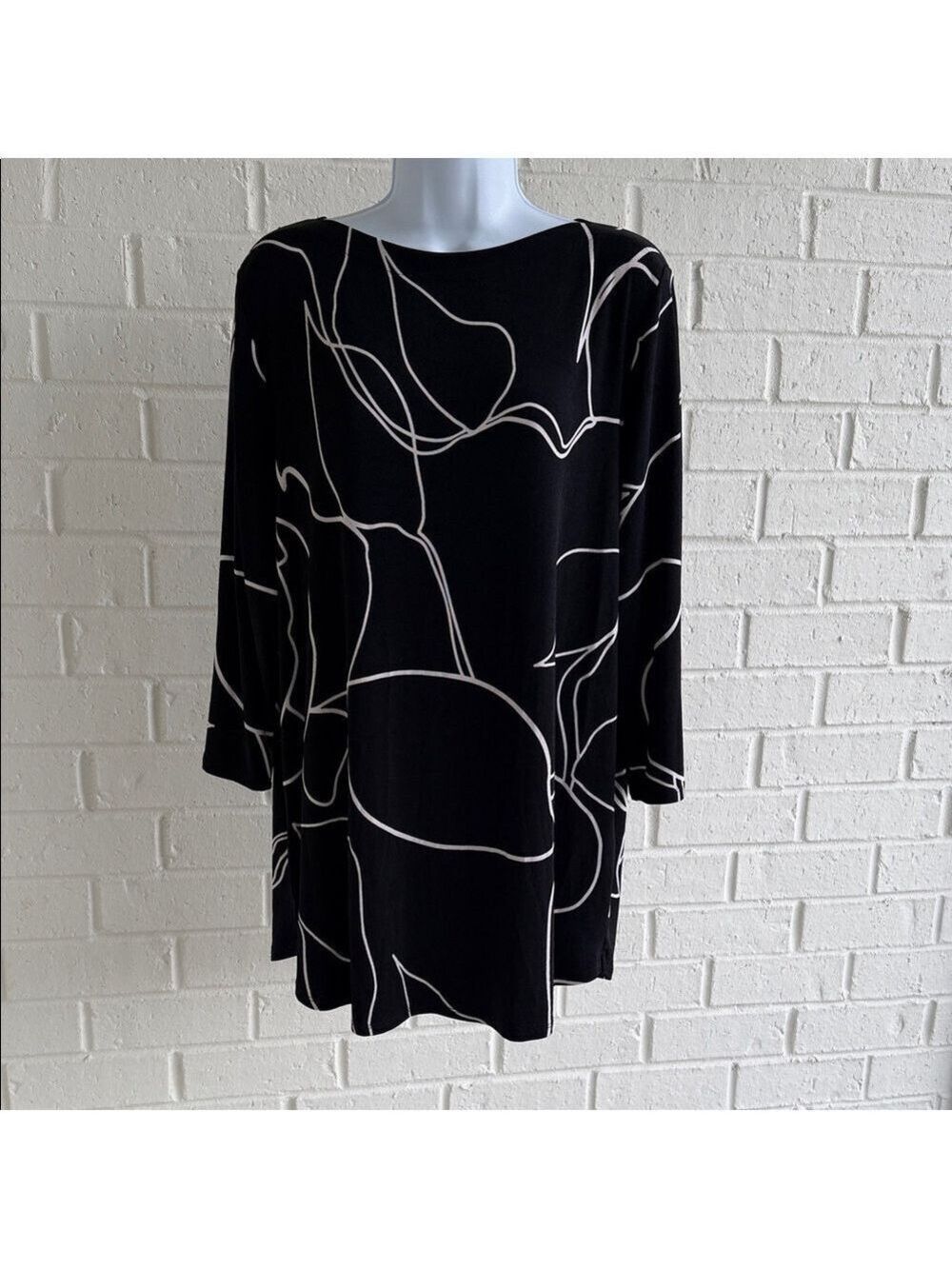 Chico’s Travelers Black Tunic White Abstract Leaf Linear Floral Pattern Siz 3/XL